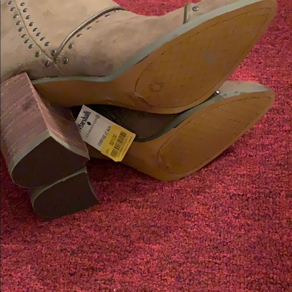 Boots - Picture 3 of 3